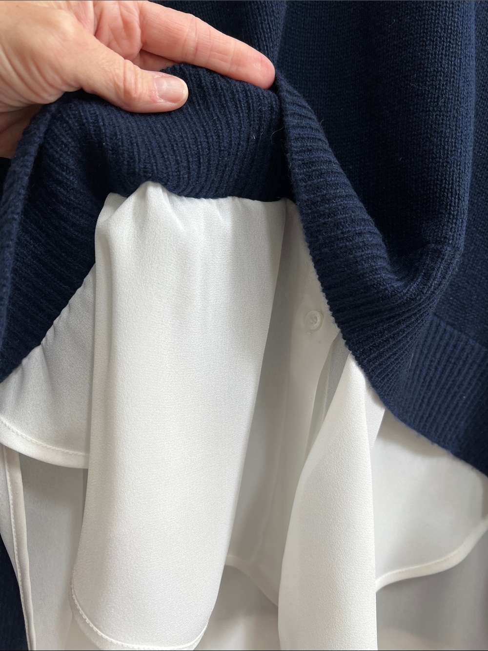 BROCHU WALKER Blue V-Neck Long sleeve Sweater Layered Look Sewn in White Shirt - Picture 9 of 16